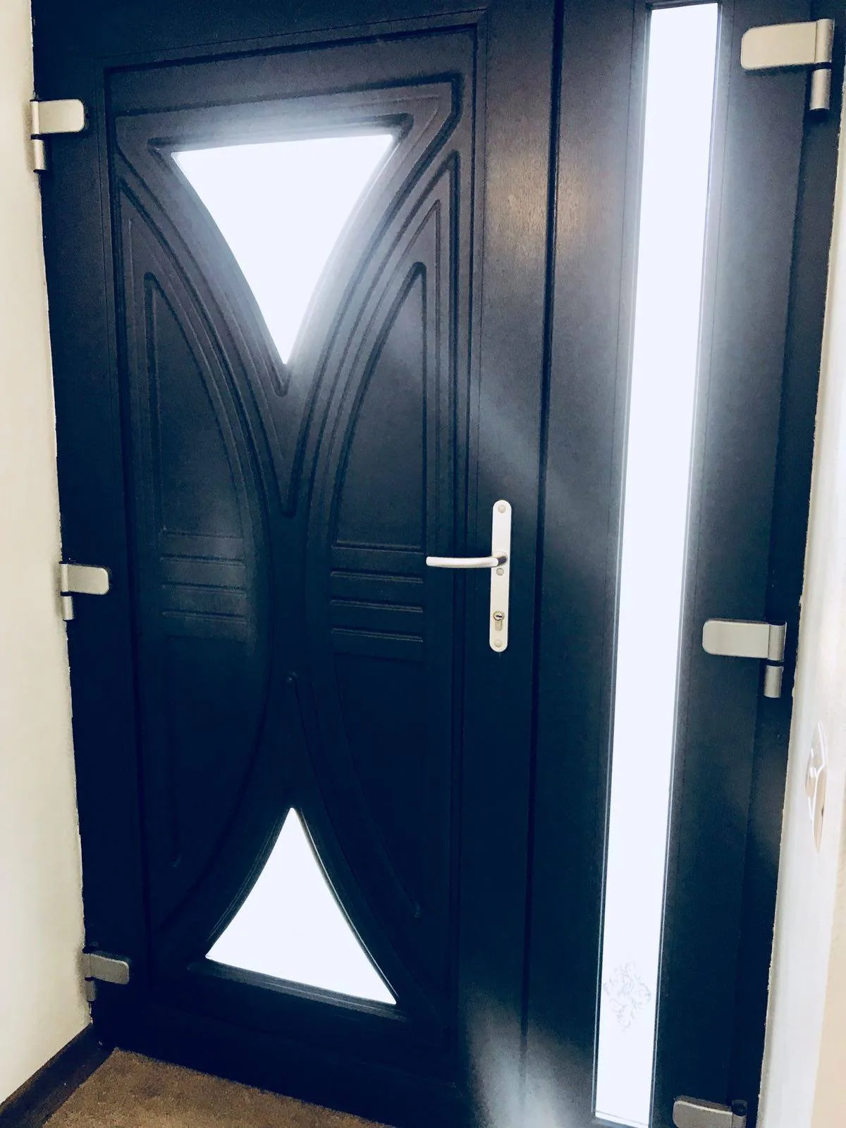 Ușă PVC albastră cu panou decorativ