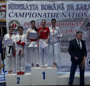 Sportivi pe podium la Naționalele de karate