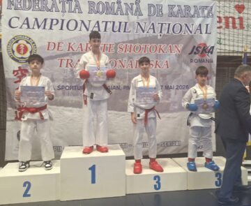 Sportiv cu medaliile câștigate la Naționale