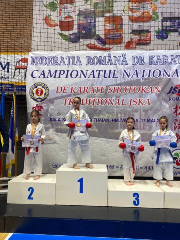 Sportiv pe tatami la concursul de karate