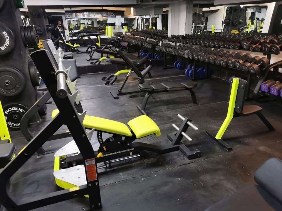 Bănci și greutăți libere — Sport Center Suceava