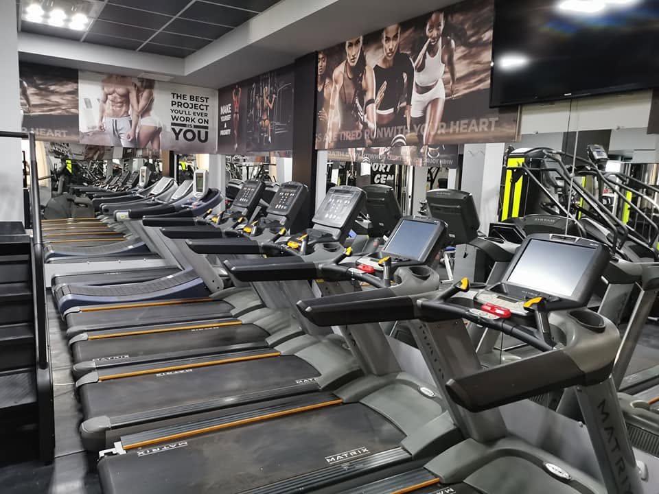 Rând de benzi de alergat la Sport Center Suceava