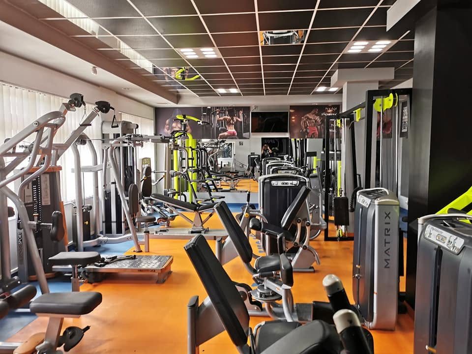 Sala de fitness — aparate Matrix — Sport Center Suceava